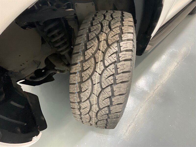 2016 Toyota Sequoia SR5 Sport Utility 4WD / 5.7L V8 / 3RD Row Seat  /BRAND NEW TIRES/  LOCAL SUV w/ZERO RUST / Backup Camera - Photo 23 - Gladstone, OR 97027