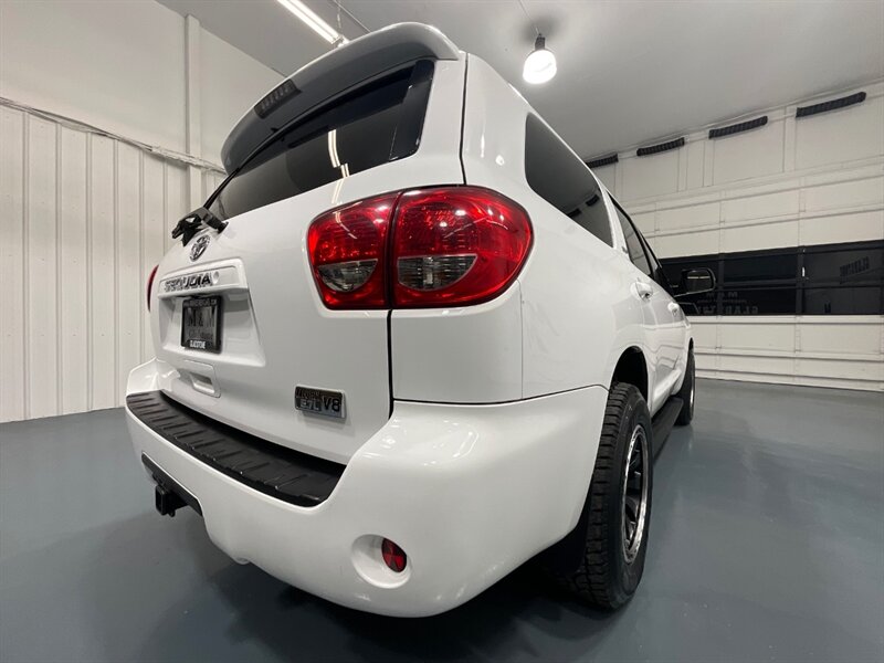 2016 Toyota Sequoia SR5 Sport Utility 4WD / 5.7L V8 / 3RD Row Seat  /BRAND NEW TIRES/  LOCAL SUV w/ZERO RUST / Backup Camera - Photo 60 - Gladstone, OR 97027