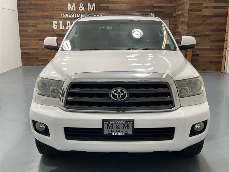 2016 Toyota Sequoia SR5 Sport Utility 4WD / 5.7L V8 / 3RD Row Seat  /BRAND NEW TIRES/  LOCAL SUV w/ZERO RUST / Backup Camera - Photo 5 - Gladstone, OR 97027