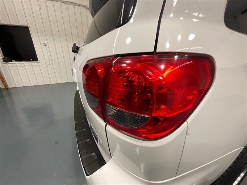 2016 Toyota Sequoia SR5 Sport Utility 4WD / 5.7L V8 / 3RD Row Seat  /BRAND NEW TIRES/  LOCAL SUV w/ZERO RUST / Backup Camera - Photo 29 - Gladstone, OR 97027