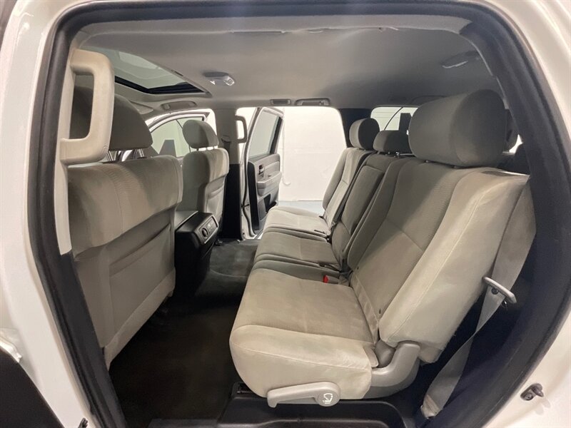 2016 Toyota Sequoia SR5 Sport Utility 4WD / 5.7L V8 / 3RD Row Seat  /BRAND NEW TIRES/  LOCAL SUV w/ZERO RUST / Backup Camera - Photo 10 - Gladstone, OR 97027