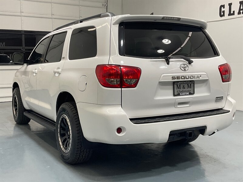 2016 Toyota Sequoia SR5 Sport Utility 4WD / 5.7L V8 / 3RD Row Seat  /BRAND NEW TIRES/  LOCAL SUV w/ZERO RUST / Backup Camera - Photo 8 - Gladstone, OR 97027