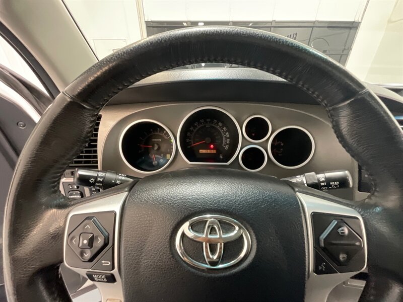 2016 Toyota Sequoia SR5 Sport Utility 4WD / 5.7L V8 / 3RD Row Seat  /BRAND NEW TIRES/  LOCAL SUV w/ZERO RUST / Backup Camera - Photo 46 - Gladstone, OR 97027