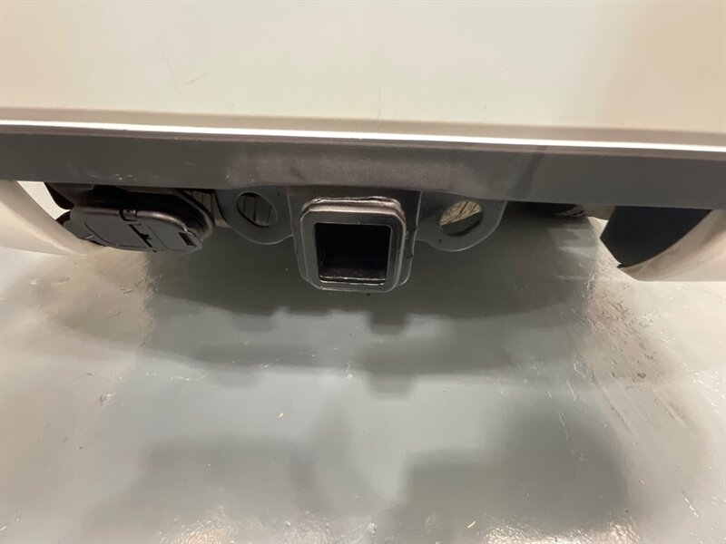 2016 Toyota Sequoia SR5 Sport Utility 4WD / 5.7L V8 / 3RD Row Seat  /BRAND NEW TIRES/  LOCAL SUV w/ZERO RUST / Backup Camera - Photo 24 - Gladstone, OR 97027