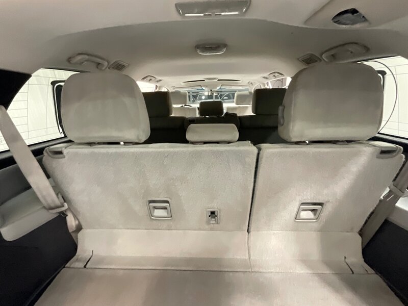 2016 Toyota Sequoia SR5 Sport Utility 4WD / 5.7L V8 / 3RD Row Seat  /BRAND NEW TIRES/  LOCAL SUV w/ZERO RUST / Backup Camera - Photo 37 - Gladstone, OR 97027