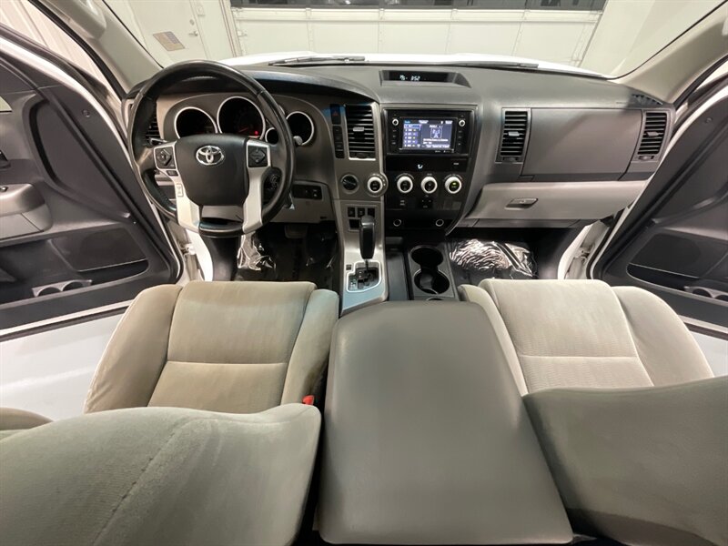 2016 Toyota Sequoia SR5 Sport Utility 4WD / 5.7L V8 / 3RD Row Seat  /BRAND NEW TIRES/  LOCAL SUV w/ZERO RUST / Backup Camera - Photo 39 - Gladstone, OR 97027
