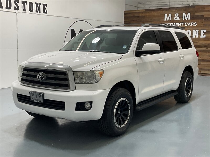2016 Toyota Sequoia SR5 Sport Utility 4WD / 5.7L V8 / 3RD Row Seat  /BRAND NEW TIRES/  LOCAL SUV w/ZERO RUST / Backup Camera