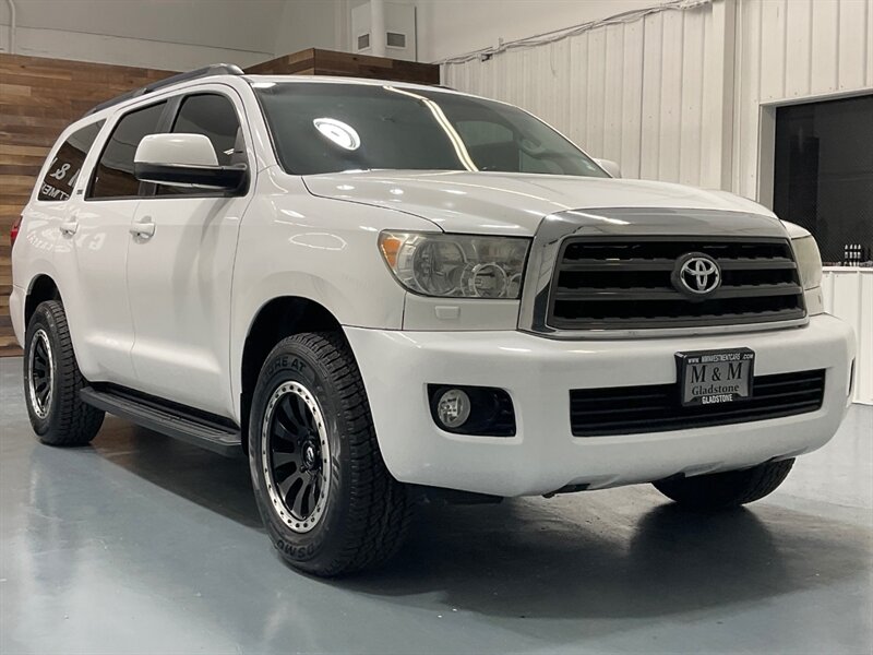 2016 Toyota Sequoia SR5 Sport Utility 4WD / 5.7L V8 / 3RD Row Seat  /BRAND NEW TIRES/  LOCAL SUV w/ZERO RUST / Backup Camera - Photo 64 - Gladstone, OR 97027
