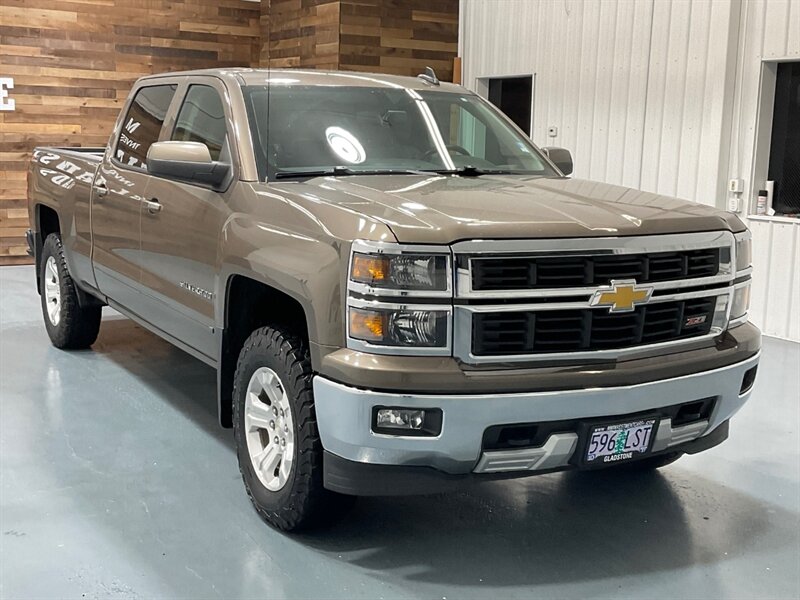 2015 Chevrolet Silverado 1500 LT Z71 Crew Cab 4X4 / 5.3L V8 / Heated Seats  / Backup Camera / Trailer Brake Controller / Z-71 OFF RD PKG / ZERO RUST