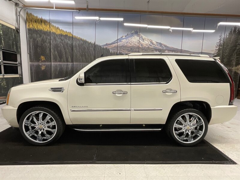 2007 Cadillac Escalade Sport Utility AWD / 6.2L V8 / DVD / Backup Camera  / 3RD ROW SEAT / LOCAL SUV / Leather w. Heated & Cooled Seats - Photo 3 - Gladstone, OR 97027