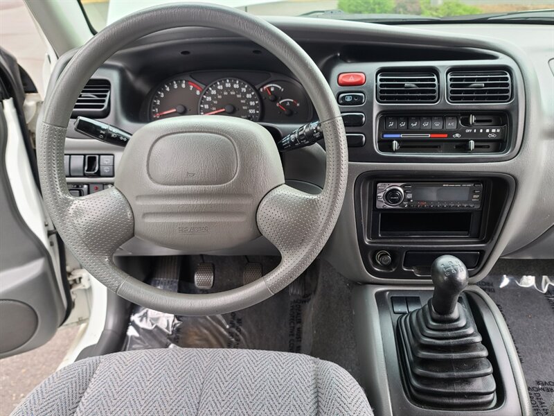 1999 Suzuki Grand Vitara JLX Sport Utility V6 / 4X4 / 5 Speed Manual /  1-Owner / 81,000 Miles / New Tires / NEW LIFT - Photo 33 - Portland, OR 97217