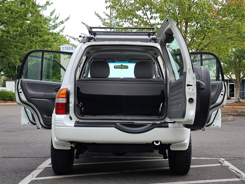 1999 Suzuki Grand Vitara JLX Sport Utility V6 / 4X4 / 5 Speed Manual /  1-Owner / 81,000 Miles / New Tires / NEW LIFT - Photo 20 - Portland, OR 97217