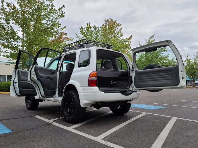 1999 Suzuki Grand Vitara JLX Sport Utility V6 / 4X4 / 5 Speed Manual /  1-Owner / 81,000 Miles / New Tires / NEW LIFT - Photo 27 - Portland, OR 97217