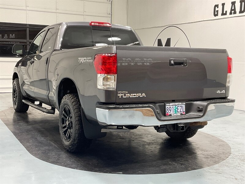 2011 Toyota Tundra TRD OFF RD 4X4 / 5.7L V8 / LOCAL OREGON TRUCK  / ZERO RUST - Photo 8 - Gladstone, OR 97027