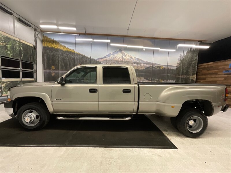 2002 Chevrolet Silverado 3500 LT Crew Cab 4X4 / 8.1L V8 / DUALLY / 1-OWNER  / LOCAL OREGON TRUCK /Leather & Heated Seats / RUST FREE / LONG BED / ONLY 128,000 MILES - Photo 3 - Gladstone, OR 97027