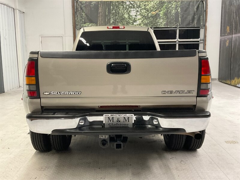 2002 Chevrolet Silverado 3500 LT Crew Cab 4X4 / 8.1L V8 / DUALLY / 1-OWNER  / LOCAL OREGON TRUCK /Leather & Heated Seats / RUST FREE / LONG BED / ONLY 128,000 MILES - Photo 6 - Gladstone, OR 97027