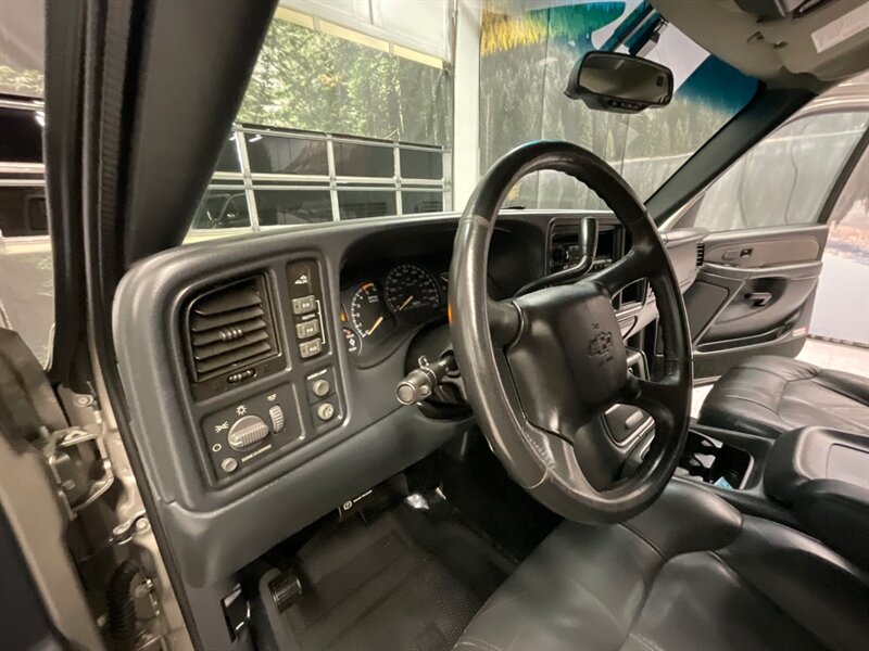 2002 Chevrolet Silverado 3500 LT Crew Cab 4X4 / 8.1L V8 / DUALLY / 1-OWNER  / LOCAL OREGON TRUCK /Leather & Heated Seats / RUST FREE / LONG BED / ONLY 128,000 MILES - Photo 18 - Gladstone, OR 97027