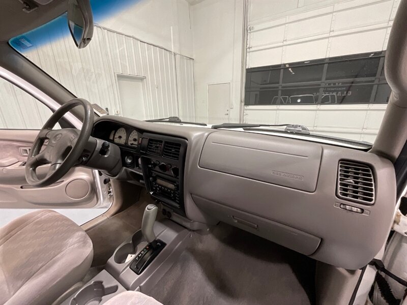 2001 Toyota Tacoma SR5 Prerunner Double Cab / 2.7L 4Cyl / ZERO RUST / LOCAL TRUCK / 144K MILES - Photo 15 - Gladstone, OR 97027