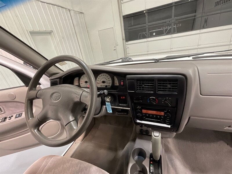 2001 Toyota Tacoma SR5 Prerunner Double Cab / 2.7L 4Cyl / ZERO RUST / LOCAL TRUCK / 144K MILES - Photo 34 - Gladstone, OR 97027