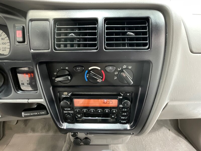2001 Toyota Tacoma SR5 Prerunner Double Cab / 2.7L 4Cyl / ZERO RUST / LOCAL TRUCK / 144K MILES - Photo 16 - Gladstone, OR 97027