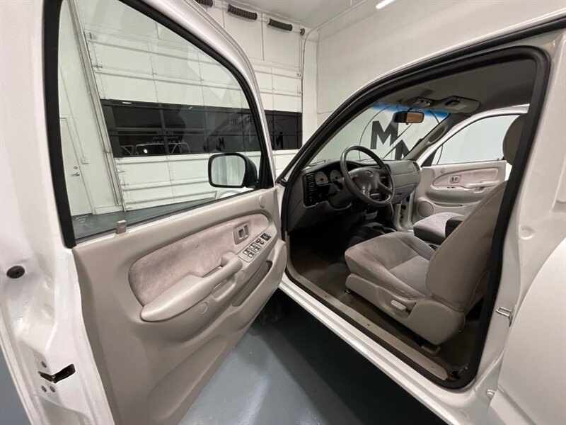 2001 Toyota Tacoma SR5 Prerunner Double Cab / 2.7L 4Cyl / ZERO RUST / LOCAL TRUCK / 144K MILES - Photo 31 - Gladstone, OR 97027