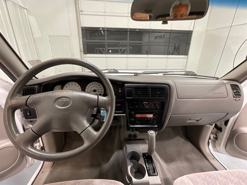 2001 Toyota Tacoma SR5 Prerunner Double Cab / 2.7L 4Cyl / ZERO RUST / LOCAL TRUCK / 144K MILES - Photo 14 - Gladstone, OR 97027