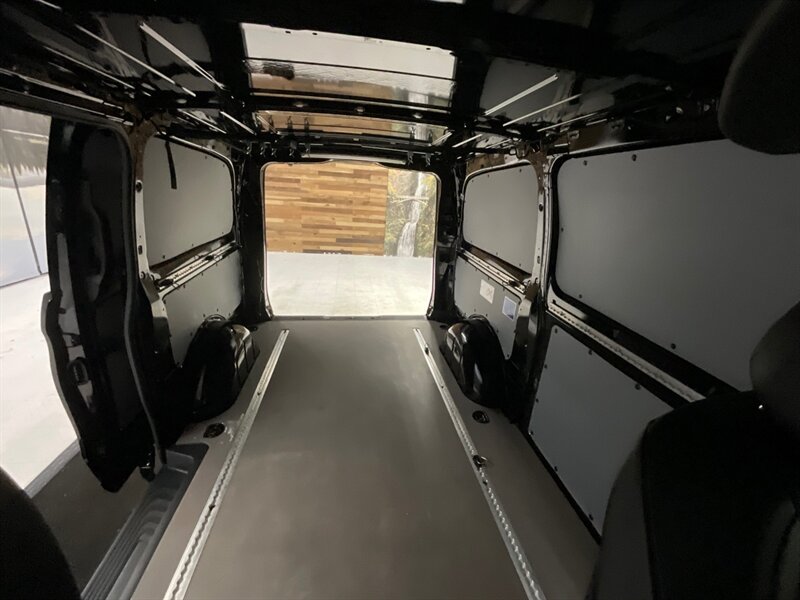 2021 Mercedes-Benz Metris Cargo Van / 2.0L 4Cyl Turbo / ONLY 17,000 MILES  / ROOF RACK / Excel Cond / SHARP !! - Photo 30 - Gladstone, OR 97027