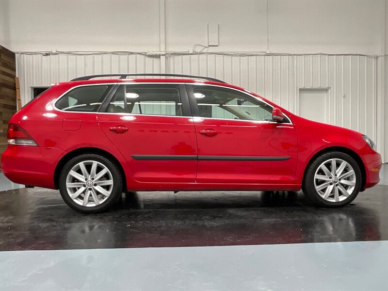 2013 Volkswagen Jetta SportWagen TDI / 2.0L 4Cyl TURBO DIESEL / LOADED  / Leather / Navigation - Photo 4 - Gladstone, OR 97027