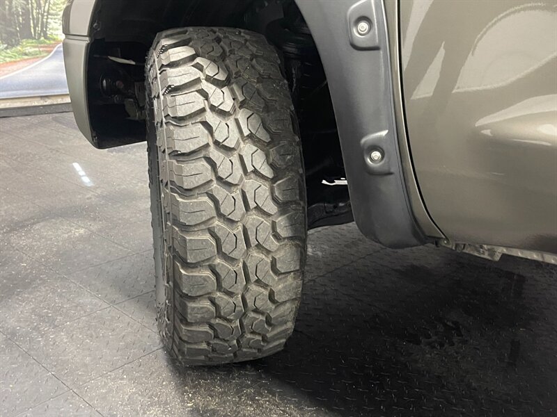 2009 Toyota Tundra SR5 Crew Cab 4X4 / 5.7L V8 / NEW LIFT WHEELS TIRES   - Photo 24 - Gladstone, OR 97027