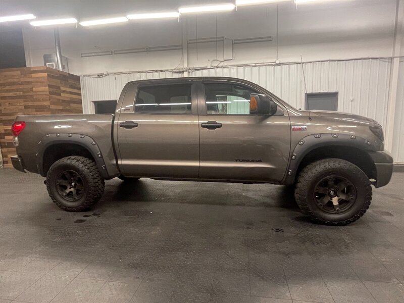 2009 Toyota Tundra SR5 Crew Cab 4X4 / 5.7L V8 / NEW LIFT WHEELS TIRES   - Photo 4 - Gladstone, OR 97027