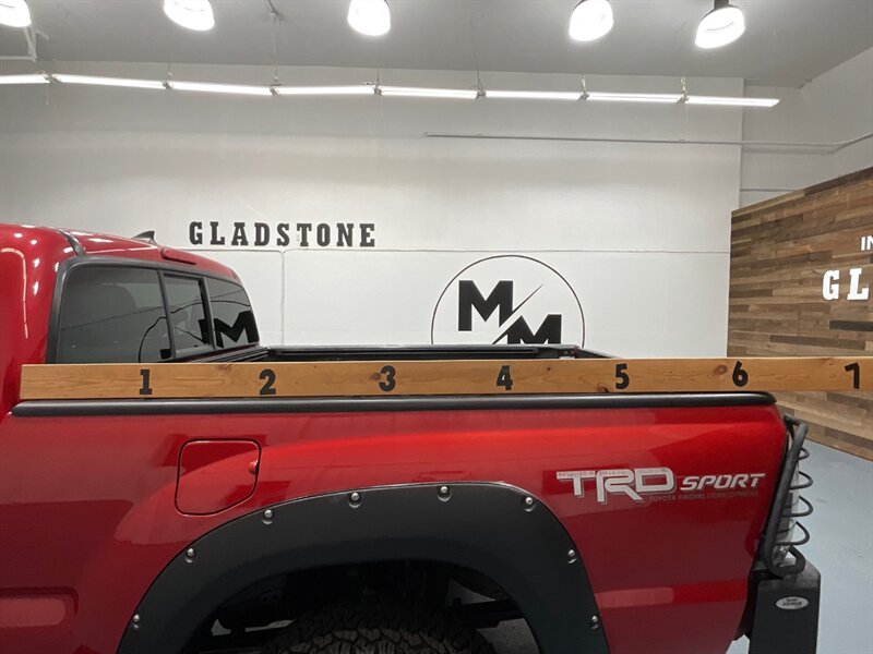 2015 Toyota Tacoma V6 TRD SPORT / Leather / Navigation / LIFTED  / 1-OWNER - Photo 10 - Gladstone, OR 97027