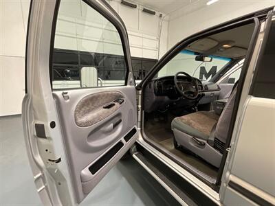 1998 Dodge Ram 3500 5-SPEED  4x4 5.9L DIESEL Laramie SLT / DUALLY  / 1-OWNER LOCAL / ZERO RUST / LONG BED / DUALLY / 5-SPEED MANUAL - Photo 35 - Gladstone, OR 97027