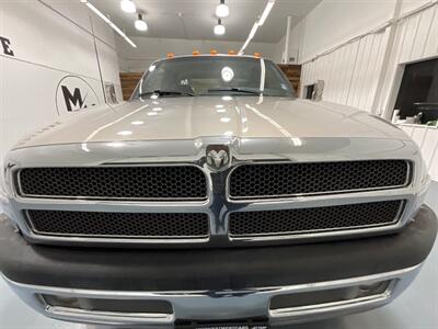 1998 Dodge Ram 3500 5-SPEED  4x4 5.9L DIESEL Laramie SLT / DUALLY  / 1-OWNER LOCAL / ZERO RUST / LONG BED / DUALLY / 5-SPEED MANUAL - Photo 31 - Gladstone, OR 97027