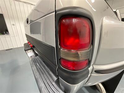 1998 Dodge Ram 3500 5-SPEED  4x4 5.9L DIESEL Laramie SLT / DUALLY  / 1-OWNER LOCAL / ZERO RUST / LONG BED / DUALLY / 5-SPEED MANUAL - Photo 29 - Gladstone, OR 97027