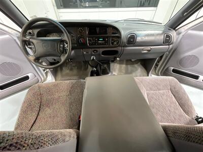 1998 Dodge Ram 3500 5-SPEED  4x4 5.9L DIESEL Laramie SLT / DUALLY  / 1-OWNER LOCAL / ZERO RUST / LONG BED / DUALLY / 5-SPEED MANUAL - Photo 19 - Gladstone, OR 97027