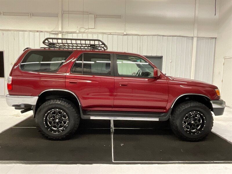 2002 Toyota 4Runner SR5 4X4 / 3.4L V6 / 1-OWNER / NEW WHEELS TIRES  / LOCAL SUV / CENTRAL DIFF LOCKS / 105K MILES - Photo 4 - Gladstone, OR 97027