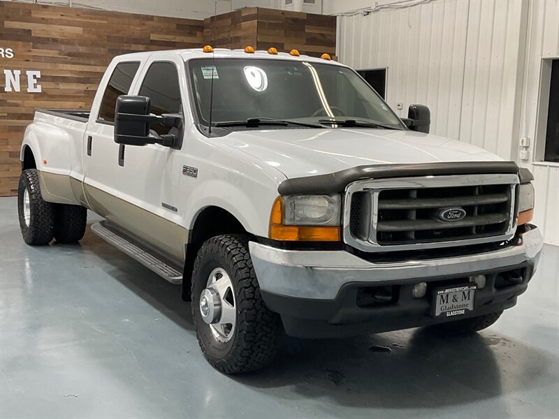 2001 Ford F-350 Lariat Crew Cab 4X4 / 7.3L DIESEL / DUALLY /  / Leather w. Heated Seats / Long Bed - Photo 2 - Gladstone, OR 97027