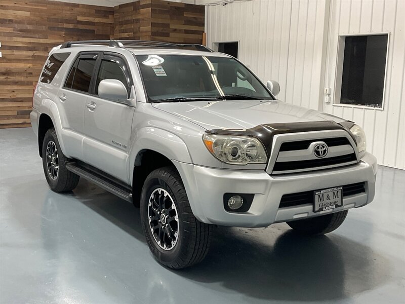 2006 Toyota 4Runner Limited 4X4 / 4.0L V6 / Leather Sunroof / LOCAL  / ZERO RUST - Photo 2 - Gladstone, OR 97027