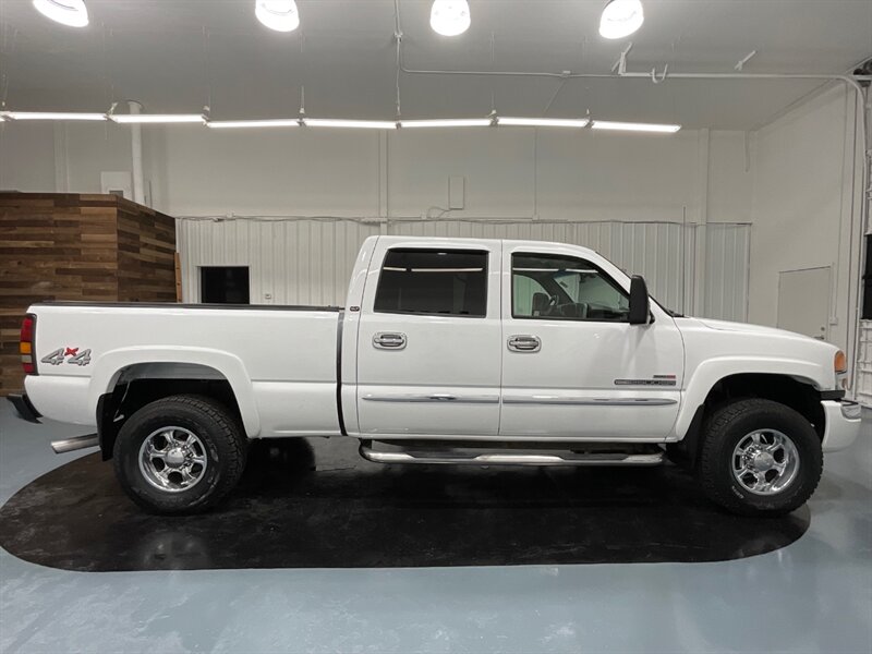 2005 GMC Sierra 2500 SLT Crew Cab 4X4 / 6.6L DIESEL / 110,000 MILES  / Leather / RUST FREE - Photo 4 - Gladstone, OR 97027