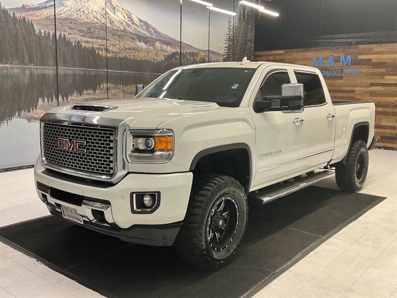 2017 GMC Sierra 3500 Denali Crew Cab 4X4 / 6.6l DIESEL / LIFTED  / Leather w. heated & cooled seats / Sunroof / SHARP & CLEAN !! - Photo 1 - Gladstone, OR 97027