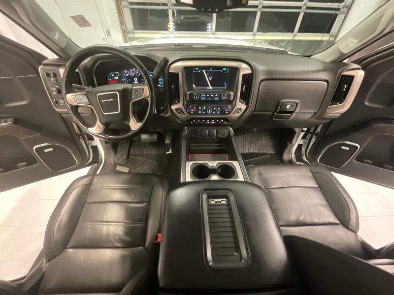 2017 GMC Sierra 3500 Denali Crew Cab 4X4 / 6.6l DIESEL / LIFTED  / Leather w. heated & cooled seats / Sunroof / SHARP & CLEAN !! - Photo 33 - Gladstone, OR 97027