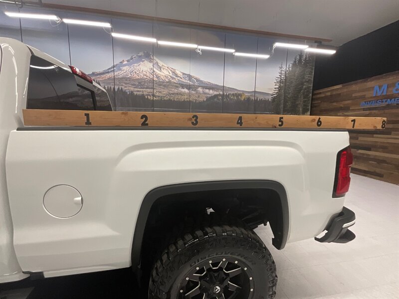 2017 GMC Sierra 3500 Denali Crew Cab 4X4 / 6.6l DIESEL / LIFTED  / Leather w. heated & cooled seats / Sunroof / SHARP & CLEAN !! - Photo 24 - Gladstone, OR 97027