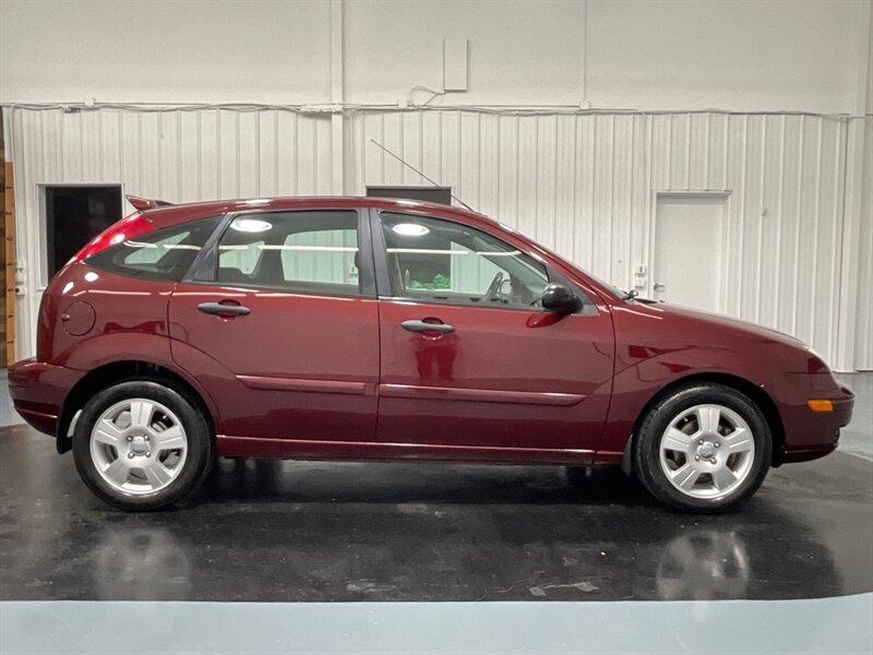 2007 Ford Focus ZX5 S / Hatchback / 2.0L 4 Cyl / Service Rercords  / RUST FREE / LOW MILES - Photo 4 - Gladstone, OR 97027