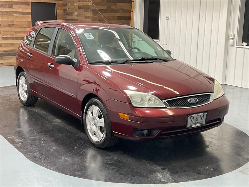 2007 Ford Focus ZX5 S / Hatchback / 2.0L 4 Cyl / Service Rercords  / RUST FREE / LOW MILES - Photo 2 - Gladstone, OR 97027