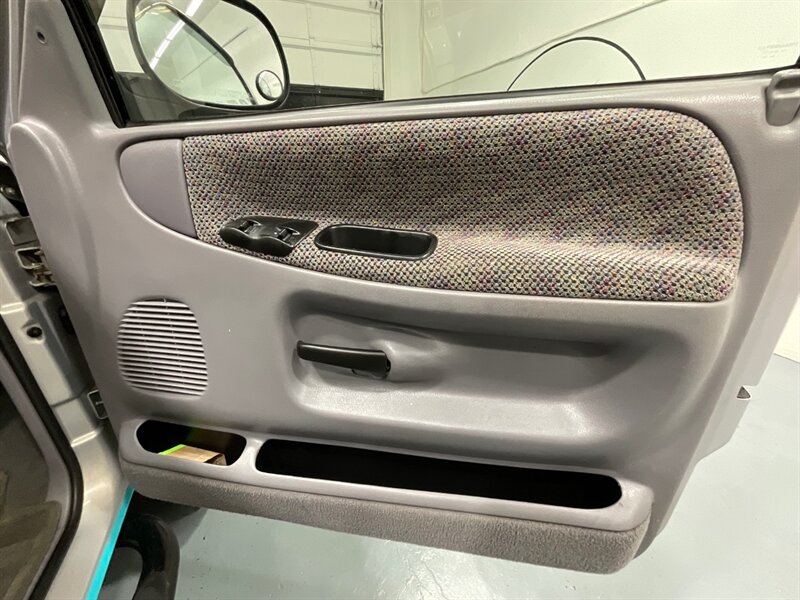 1998 Dodge Ram 1500 SLT Regular Cab 4X4 / 5.9L 8Cyl Gas / SHORT BED  / LOCAL TRUCK / ZERO RUST / VERY WELL KEPT & MAINTAINED SINCE NEW - Photo 35 - Gladstone, OR 97027