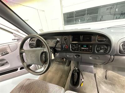 1998 Dodge Ram 1500 SLT Regular Cab 4X4 / 5.9L 8Cyl Gas / SHORT BED  / LOCAL TRUCK / ZERO RUST / VERY WELL KEPT & MAINTAINED SINCE NEW - Photo 15 - Gladstone, OR 97027