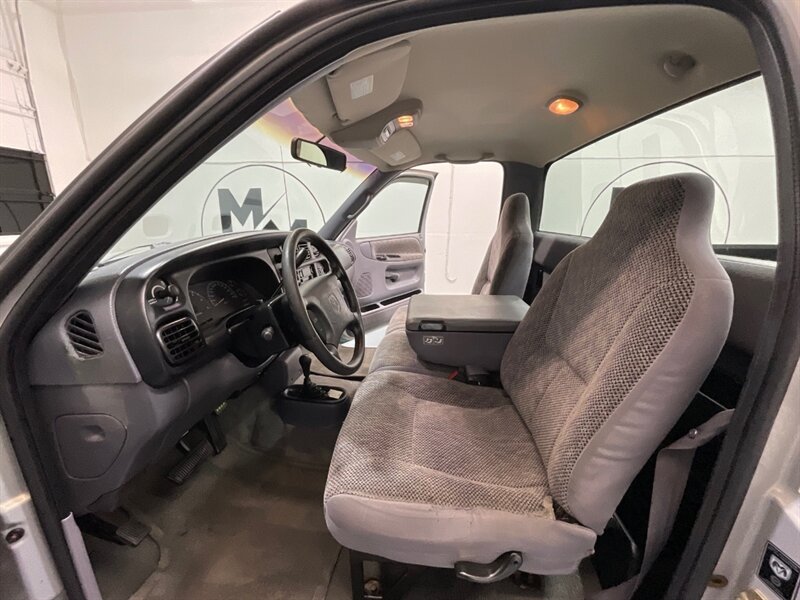 1998 Dodge Ram 1500 SLT Regular Cab 4X4 / 5.9L 8Cyl Gas / SHORT BED  / LOCAL TRUCK / ZERO RUST / VERY WELL KEPT & MAINTAINED SINCE NEW - Photo 12 - Gladstone, OR 97027