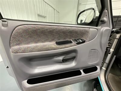 1998 Dodge Ram 1500 SLT Regular Cab 4X4 / 5.9L 8Cyl Gas / SHORT BED  / LOCAL TRUCK / ZERO RUST / VERY WELL KEPT & MAINTAINED SINCE NEW - Photo 34 - Gladstone, OR 97027