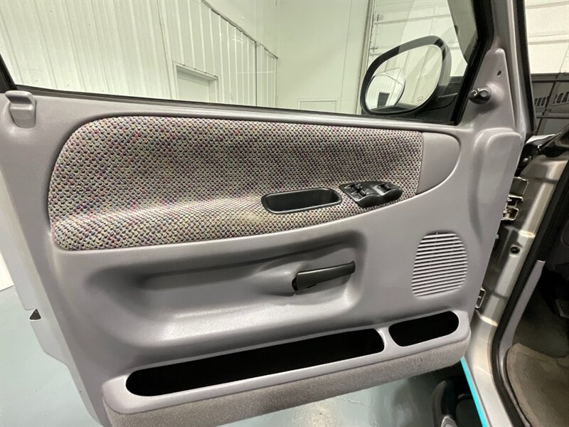 1998 Dodge Ram 1500 SLT Regular Cab 4X4 / 5.9L 8Cyl Gas / SHORT BED  / LOCAL TRUCK / ZERO RUST / VERY WELL KEPT & MAINTAINED SINCE NEW - Photo 34 - Gladstone, OR 97027