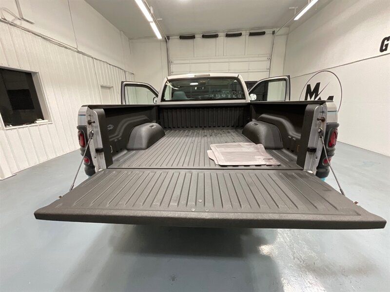 1998 Dodge Ram 1500 SLT Regular Cab 4X4 / 5.9L 8Cyl Gas / SHORT BED  / LOCAL TRUCK / ZERO RUST / VERY WELL KEPT & MAINTAINED SINCE NEW - Photo 10 - Gladstone, OR 97027